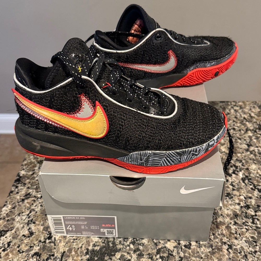 Nike LeBron XX (GS). Black/University Red used size 4.5
